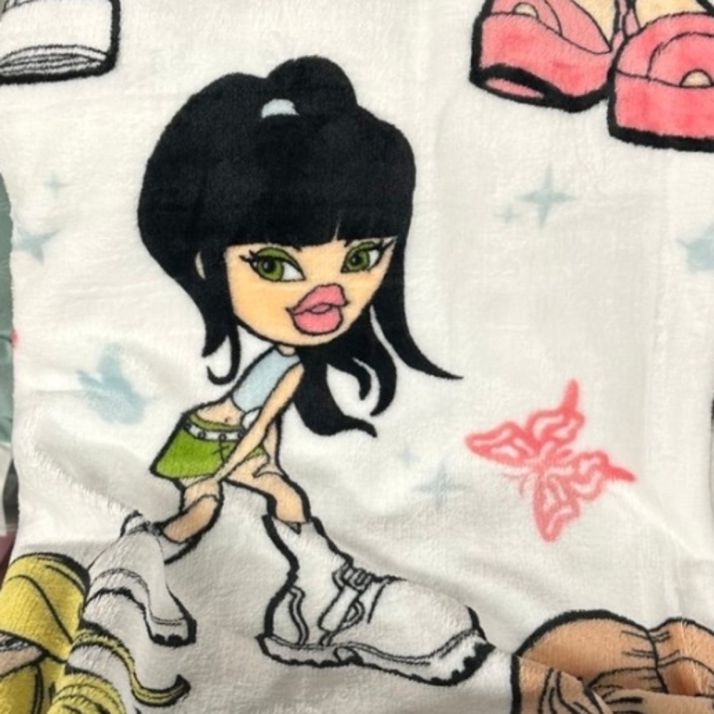 Bratz Blanket 🦋 - Picture 3 of 5